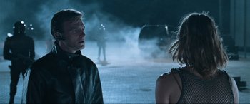 Movie still from “Resident Evil: Apocalypse” (2004), directed by Alexander Witt – A man and a woman standing on a street; Medium shot, Over the shoulder angle