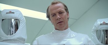 Movie still from “Resident Evil: Extinction” (2007), directed by Russell Mulcahy – A man wearing a white shirt and a white shirt; Close Up shot, Low angle