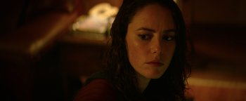 Movie still from “Resident Evil: Welcome to Raccoon City” (2021), directed by Johannes Roberts – A person with wet hair; Close Up shot, Over the shoulder angle