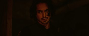 Movie still from “Resident Evil: Welcome to Raccoon City” (2021), directed by Johannes Roberts – A person wearing a black shirt; Close Up shot, Over the shoulder angle