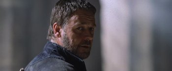 Movie still from “Robin Hood” (2010), directed by Ridley Scott – A person with a beard; Close Up shot, Over the shoulder angle