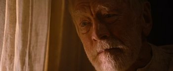 Movie still from “Robin Hood” (2010), directed by Ridley Scott – An old man with a beard is looking at the camera; Close Up shot, Over the shoulder angle