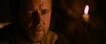 Movie still from “Robin Hood” (2010), directed by Ridley Scott – A person with a beard looking at the camera; Close Up shot, Over the shoulder angle