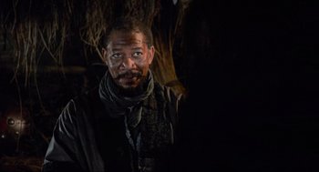 Movie still from “Robin Hood: Prince of Thieves” (1991), directed by Kevin Reynolds – A man with a beard and a scarf is looking at the camera; Close Up shot, Over the shoulder angle