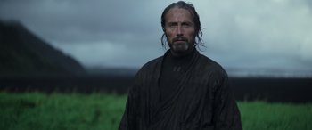 Movie still from “Rogue One: A Star Wars Story” (2016), directed by Gareth Edwards – Close Up shot, Over the shoulder angle