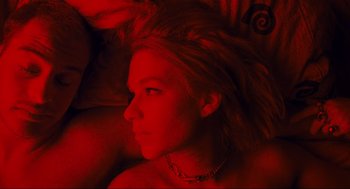 Movie still from “Run Lola Run” (1998), directed by Tom Tykwer – A woman with long blonde hair is laying on a bed; Close Up shot, Overhead angle