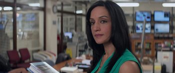 Movie still from “San Andreas” (2015), directed by Brad Peyton – A person wearing a green shirt in an office; Close Up shot, Over the shoulder angle