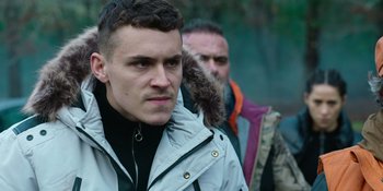 Movie still from “Sayen” (2023), directed by Alexander Witt – A person wearing a jacket; Close Up shot, Over the shoulder angle