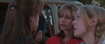 Movie still from “Scream” (1996), directed by Wes Craven – Two women talking to each other while sitting in the back of a car; Close Up shot, Over the shoulder angle