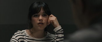 Movie still from “Scream VI” (2023), directed by Matt Bettinelli-Olpin – A young woman holding a cell phone up to her ear; Close Up shot, Over the shoulder angle