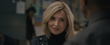 Movie still from “Scream VI” (2023), directed by Matt Bettinelli-Olpin – A person wearing a black jacket; Close Up shot, Over the shoulder angle