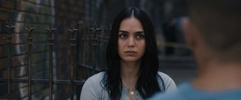 Movie still from “Scream VI” (2023), directed by Matt Bettinelli-Olpin – A person with long black hair; Close Up shot, Over the shoulder angle