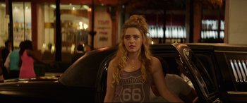 Movie still from “Blockers” (2018), directed by Kay Cannon – A woman with blonde hair sitting in a car; Close Up shot, Over the shoulder angle