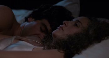 Movie still from “Sex, Lies, and Videotape” (1989), directed by Steven Soderbergh – A man and a woman laying in a bed together; Close Up shot, Overhead angle
