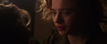 Movie still from “Shadow in the Cloud” (2020), directed by Roseanne Liang – A person with curly hair; Close Up shot, Over the shoulder angle