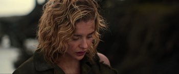 Movie still from “Shadow in the Cloud” (2020), directed by Roseanne Liang – A person with curly hair; Close Up shot, Over the shoulder angle