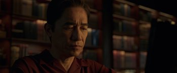 Movie still from “Shang-Chi and the Legend of the Ten Rings” (2021), directed by Destin Daniel Cretton – A person wearing a red shirt in a room; Close Up shot, Over the shoulder angle
