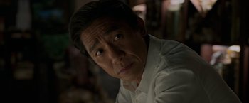 Movie still from “Shang-Chi and the Legend of the Ten Rings” (2021), directed by Destin Daniel Cretton – An older asian man looking at the camera; Close Up shot, Low angle