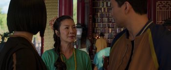 Movie still from “Shang-Chi and the Legend of the Ten Rings” (2021), directed by Destin Daniel Cretton – A woman in a green shirt is talking to a man; Close Up shot, Over the shoulder angle