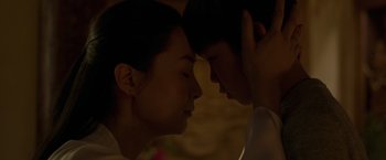 Movie still from “Shang-Chi and the Legend of the Ten Rings” (2021), directed by Destin Daniel Cretton – A man and a woman face to face in the dark; Close Up shot, Over the shoulder angle