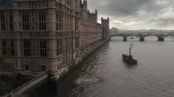 Movie still from “Sherlock Holmes” (2009), directed by Guy Ritchie – A boat traveling down a river next to a large building; Extreme Wide shot, High angle
