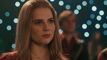 Movie still from “Bohemian Rhapsody” (2018), directed by Bryan Singer – A person with long hair; Close Up shot, Over the shoulder angle