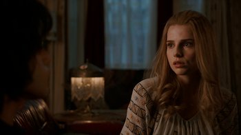 Movie still from “Bohemian Rhapsody” (2018), directed by Bryan Singer – A woman sitting in front of a lamp in a living room; Close Up shot, Over the shoulder angle