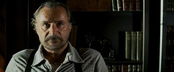 Movie still from “Shooter” (2007), directed by Antoine Fuqua – A person wearing a shirt and tie; Close Up shot, Low angle