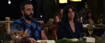 Movie still from “Shotgun Wedding” (2022), directed by Jason Moore – A man and a woman sitting at a dinner table; Medium shot, Over the shoulder angle