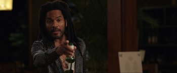 Movie still from “Shotgun Wedding” (2022), directed by Jason Moore – A man with dreadlocks is holding a bottle of beer; Medium shot, Over the shoulder angle