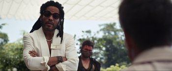Movie still from “Shotgun Wedding” (2022), directed by Jason Moore – A man with dreads standing next to another man with dreadlocks; Close Up shot, Over the shoulder angle