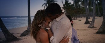 Movie still from “Shotgun Wedding” (2022), directed by Jason Moore – A man and a woman kissing each other on the beach; Medium shot, High angle