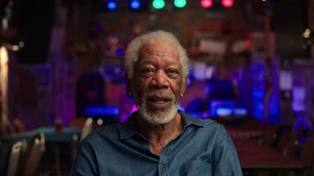 Movie still from “Sidney” (2022), directed by Reginald Hudlin – An older man with white hair is smiling; Close Up shot, Low angle