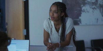 Movie still from “Sitting in Bars with Cake” (2023), directed by Trish Sie – A woman sitting in front of a computer monitor; Close Up shot, Over the shoulder angle