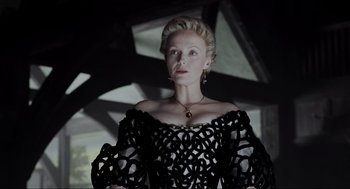 Movie still from “Sleepy Hollow” (1999), directed by Tim Burton – A woman wearing a black dress and a gold necklace; Medium shot, Low angle