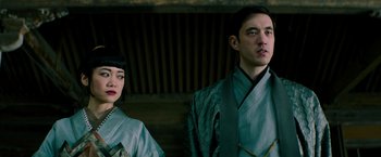 Movie still from “Snake Eyes” (2021), directed by Robert Schwentke – A man and a woman dressed in traditional japanese clothing; Close Up shot, Low angle