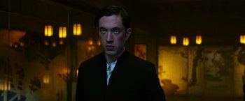 Movie still from “Snake Eyes” (2021), directed by Robert Schwentke – A man wearing a black jacket and a white shirt; Close Up shot, Low angle