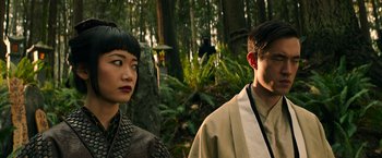 Movie still from “Snake Eyes” (2021), directed by Robert Schwentke – A man and a woman standing next to each other in the woods; Close Up shot, Over the shoulder angle