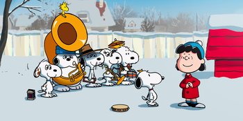 Movie still from “Snoopy Presents: For Auld Lang Syne” (2021), directed by Clay Kaytis – A group of cartoon characters playing instruments in front of a crowd; Extreme Wide shot, High angle