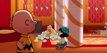 Movie still from “Snoopy Presents: For Auld Lang Syne” (2021), directed by Clay Kaytis – A charlie brown and linus cartoon scene with candy; Extreme Wide shot, High angle