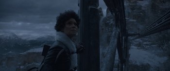 Movie still from “Solo: A Star Wars Story” (2018), directed by Ron Howard – A person standing next to a pole in a dark place; Close Up shot, Low angle