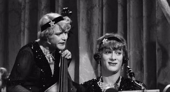 Movie still from “Some Like It Hot” (1959), directed by Billy Wilder – A couple of people that are standing next to each other; Close Up shot, Over the shoulder angle