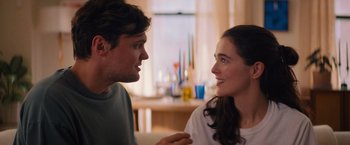 Movie still from “Something from Tiffany's” (2022), directed by Daryl Wein – A man and a woman talking to each other; Close Up shot, Over the shoulder angle