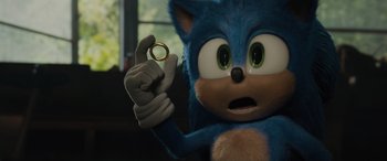 Movie still from “Sonic the Hedgehog” (2020), directed by Jeff Fowler – A blue sonic holding a ring in his hand; Close Up shot, Over the shoulder angle
