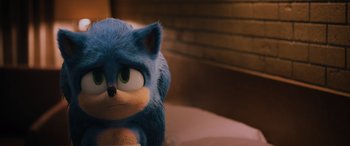 Movie still from “Sonic the Hedgehog” (2020), directed by Jeff Fowler – The head of a stuffed animal sonic; Close Up shot, Over the shoulder angle