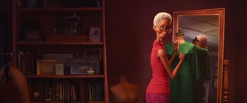 Movie still from “Soul” (2020), directed by Kemp Powers – An old woman is standing in a room; Medium shot, Over the shoulder angle