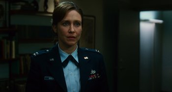 Movie still from “Source Code” (2011), directed by Duncan Jones – A woman in a military uniform is standing in a room; Close Up shot, Low angle
