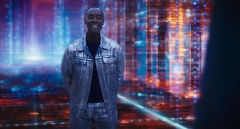 Movie still from “Space Jam: A New Legacy” (2021), directed by Malcolm D. Lee – A man standing in front of an image of a city; Medium shot, Low angle