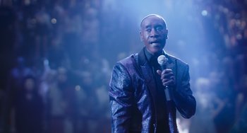 Movie still from “Space Jam: A New Legacy” (2021), directed by Malcolm D. Lee – A man holding a microphone while standing in front of an audience; Close Up shot, Low angle
