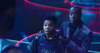 Movie still from “Space Jam: A New Legacy” (2021), directed by Malcolm D. Lee – Two people standing next to each other in a room; Close Up shot, Over the shoulder angle